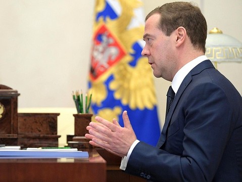 Медведев пообещал дополнительные деньги на строительство аэропорта в Сабуровке