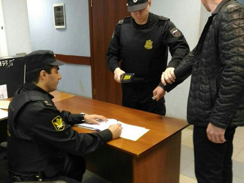 Житель Заводского района пришел в суд с кастетом