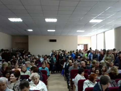 На слушания о передаче земли РПЦ пришли сотни саратовцев