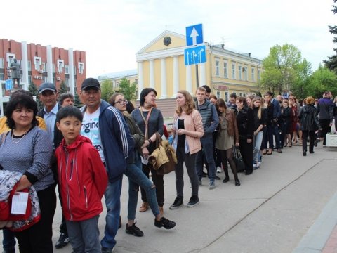 Более сотни саратовцев выстроились в очередь у музея из-за культурной акции