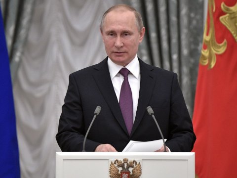 Путин вручил Орден Дружбы саратовскому токарю 