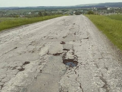 Подрядчик ремонта дорог под Саратовом подделал документы