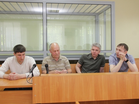 Сотрудники саратовской ГИБДД не признались суду в нападении на блогера