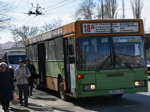 За выходные в Саратове пострадали две пассажирки автобусов