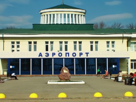 Силовики проводят в аэропорту Саратова антитеррористическую тренировку