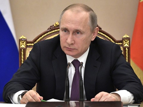 ВЦИОМ: Рейтинги доверия и одобрения Путина снижаются