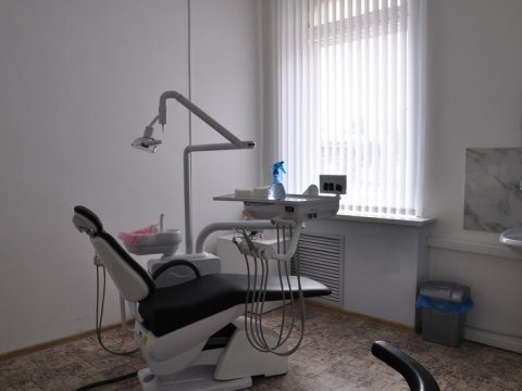 На саратовском рынке обнаружили стоматологию без документов