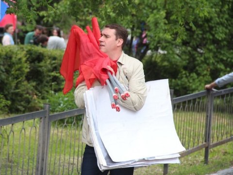 Депутат на митинге Навального: Власти Саратова установили детскую площадку за 9 миллионов рублей
