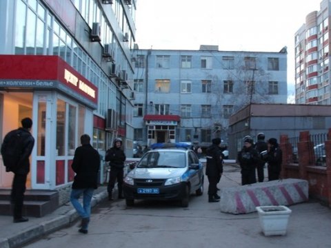 Полицейский извинился перед активистом Окуневым за отнятый телефон