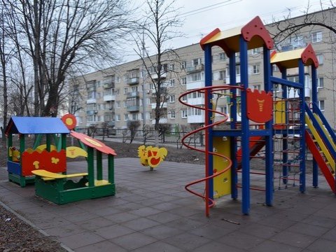 Нарушения на детских площадках. В «Единой России» заявили о безопасности «большей части» своих объектов