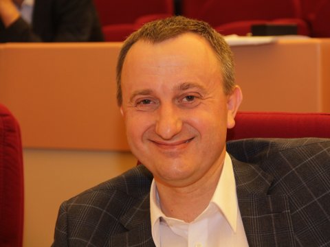 Депутат от ЛДПР потребовал не вручать почетную грамоту преподавателю Эконома