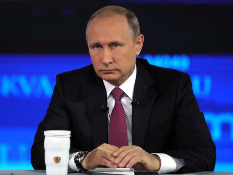 РБК: Полтора миллиона россиян не смогли досмотреть фильм о Путине до конца