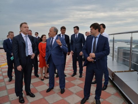 Шувалову показали Саратов с крыши 38-этажной высотки у моста
