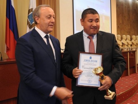 Валерий Радаев наградил лучших предпринимателей 2016 года