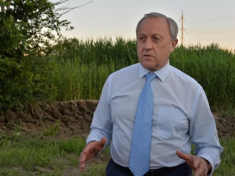 Радаев покритиковал саратовские дороги, рекламные щиты и дырявый водопровод