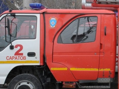 Ночью в Ленинском районе Саратова сгорели две иномарки