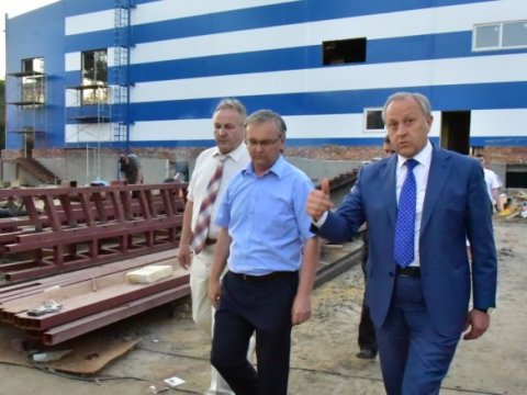 Радаев заметил ускорение строительства бассейна СГУ