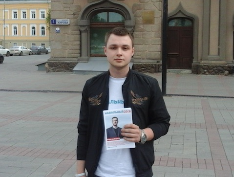 Сторонники Навального продолжают раздавать листовки в Саратове