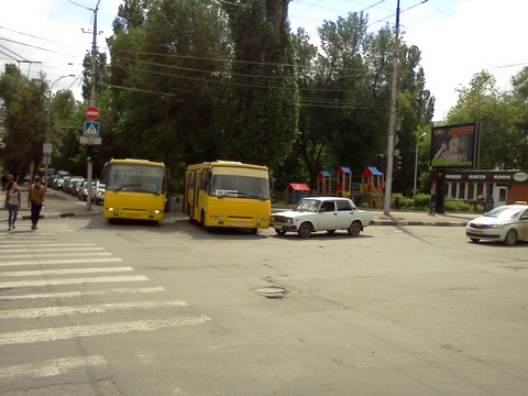 В центре Саратова в ДТП попал автобус №75