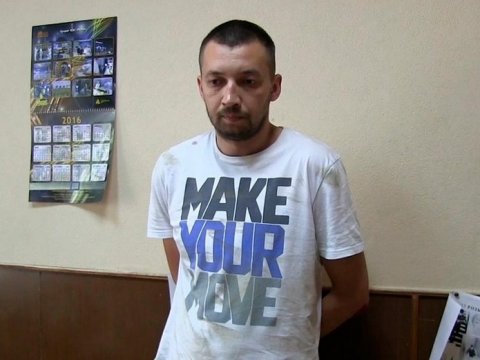 Балаковский коллектор задержан за грабеж и кражу