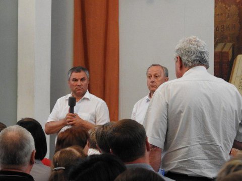Володин посоветовал депутатам ГД жить с обманутыми дольщиками