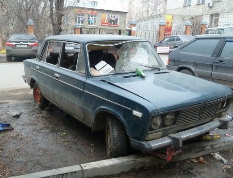 В Саратове подросток на «шестерке» протаранил два автомобиля