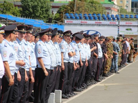 В Саратове снова проводят большие полицейские смотры