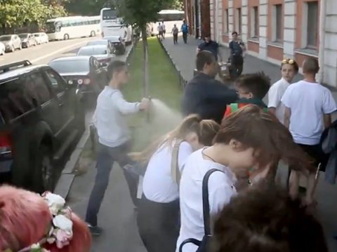 На петербургских ЛГБТ-активистов распылили перцовый газ