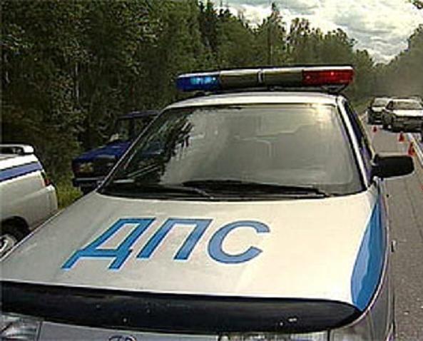 В Саратове столкнувшиеся ВАЗ-2112 и Priora повредили два припаркованных автомобиля