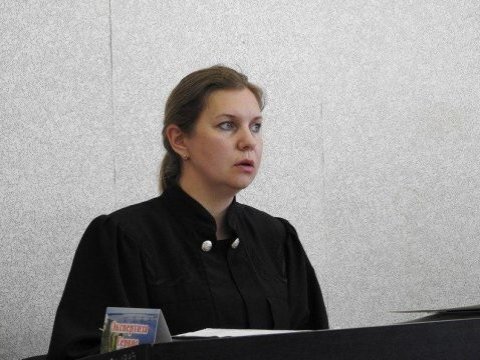Адвокату Курихина не удалось приобщить к делу фото плаката с «накрашенным Путиным»