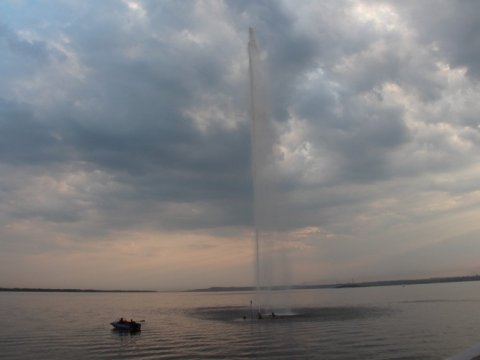 В Саратове 30 августа откроют плавучий фонтан «Сердце Волги»
