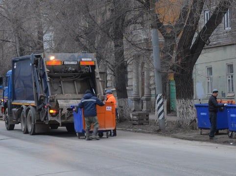 В Кировском районе Саратова перестали вывозить мусор