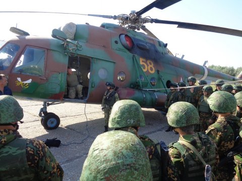 Росгвардия провела под Энгельсом учения по десантированию с вертолетов