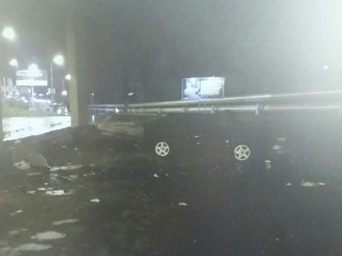Молодой водитель насмерть разбился об опору моста на Шехурдина