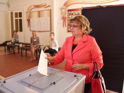 Ольга Алимова проголосовала в саратовской гимназии №1