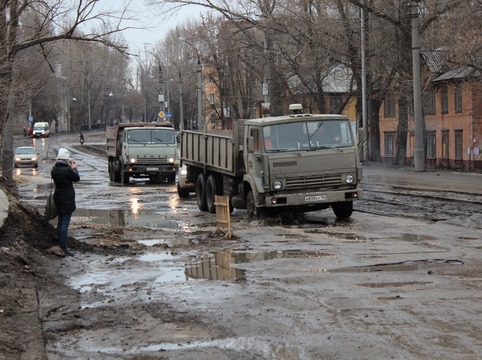Радаев потребовал отремонтировать полкилометра улицы Огородной