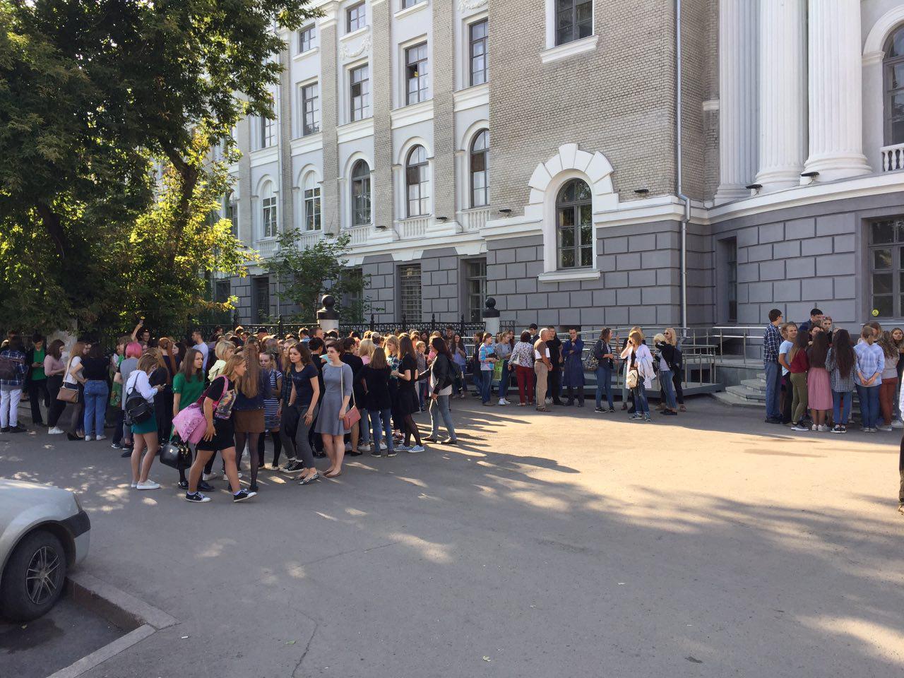 В Саратове эвакуировали студентов художественного училища