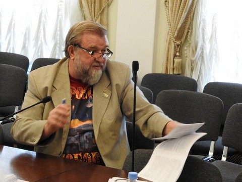 Саратовский депутат предложил «меньше воровать и больше народу отдавать»