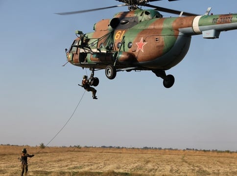 Саратовские бойцы СОБР учились десантироваться без парашюта