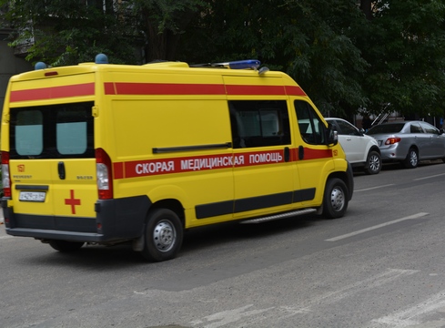 Под Энгельсом столкнулись «ГАЗель» и легковушка. Три человека госпитализированы