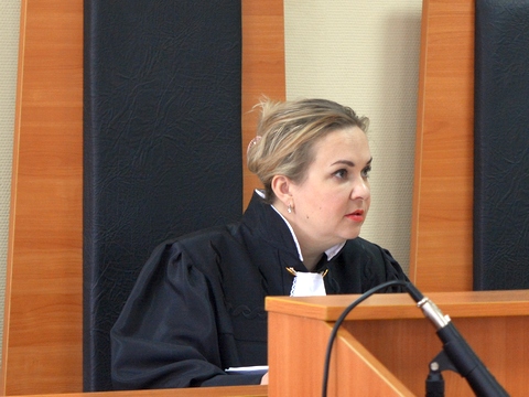 Отказавшая в снятии Радаева с выборов судья ушла в отставку