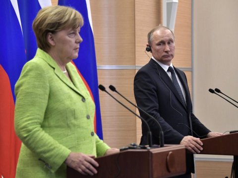 Меркель выразила соболезнования родственникам погибших под Владимиром