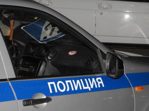 В Саратове оппозиционеры заметили «мальцевскую» наклейку в полицейском автомобиле