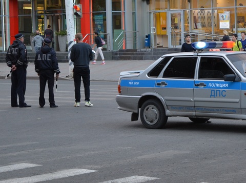 Саратовчанка: Анонимные сотрудники ДПС хамили пешеходам и отпускали нарушителей