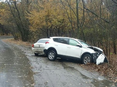 Во время ливня на Кумысной поляне разбились две иномарки