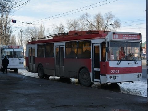 В центре Саратова троллейбус сбил пенсионерку