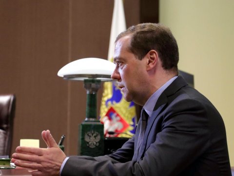 Медведев потребовал точные списки обманутых дольщиков