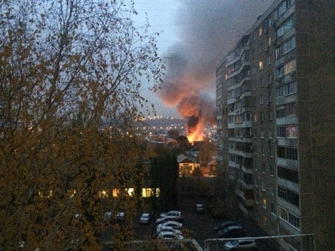 В центре Саратова утром сгорел двухэтажный жилой дом