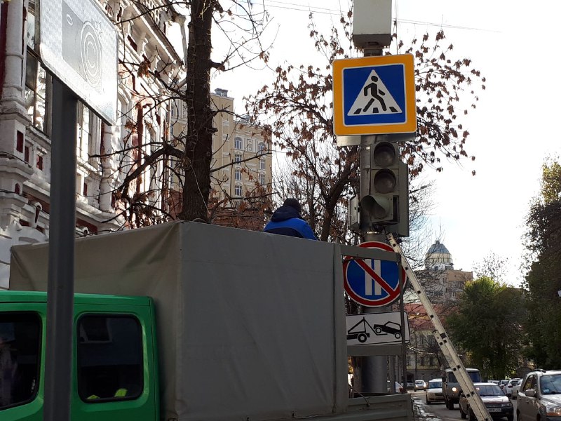 В Саратове на перекрестке Волжской и Некрасова установили светофоры