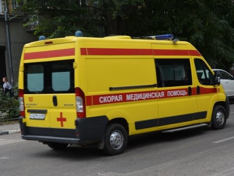 Под Саратовом водитель ВАЗа врезался в машину «скорой помощи»